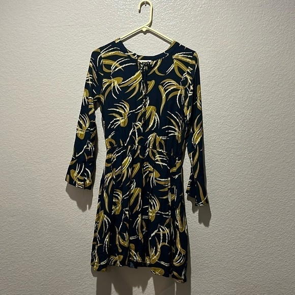 Kori Dresses & Skirts - Kori Floral Navy and Mustard Flowy Knee Length Dress Bell Sleeves Size Small